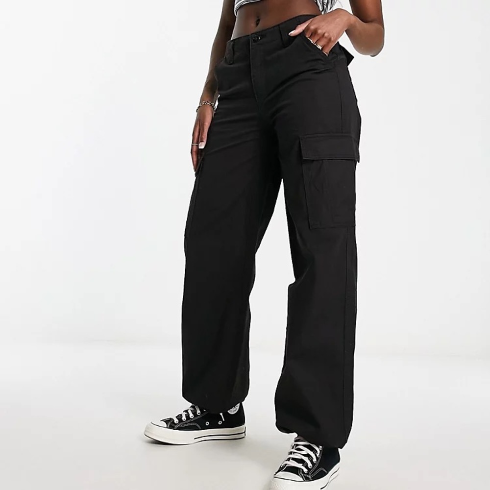 Levi’s black cargo pants size 25